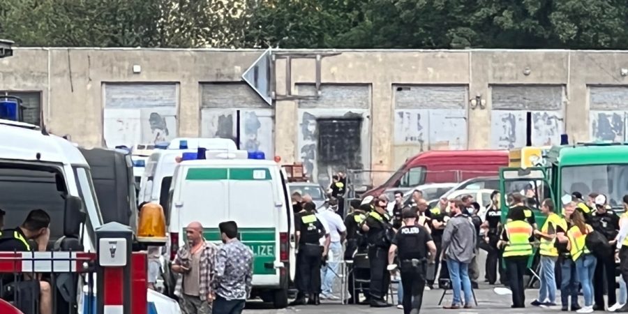 Đột kích các sòng bạc trái phép của người Việt Nam ở Berlin: Một cảnh sát rơi từ trần giả với độ cao bốn mét