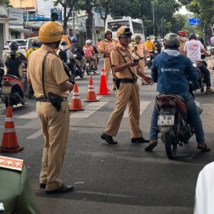 Bộ Công an: “thổi nồng độ cồn” để phục vụ nhân dân, đừng biến thành cơ hội kiếm chác?