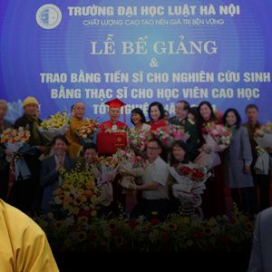 Danh tiếng Thích Chân Quang “ngỏm củ tỏi”, Đại học Luật Hà Nội vớ được phao cứu sinh!