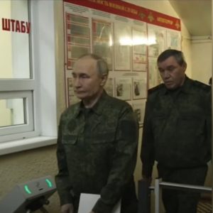 Putin bất ngờ đến thăm vùng biên giới Kursk