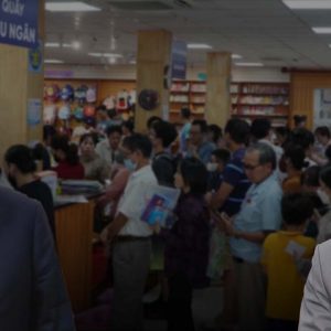 Nghịch lý Giáo dục trong Kỷ nguyên mới: Mua sách giáo khoa phải trình giấy khai sinh?